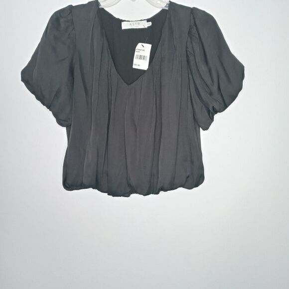 ASTR the label Women's Bubble Hem Short Sleeve Top - Picture 3 of 6